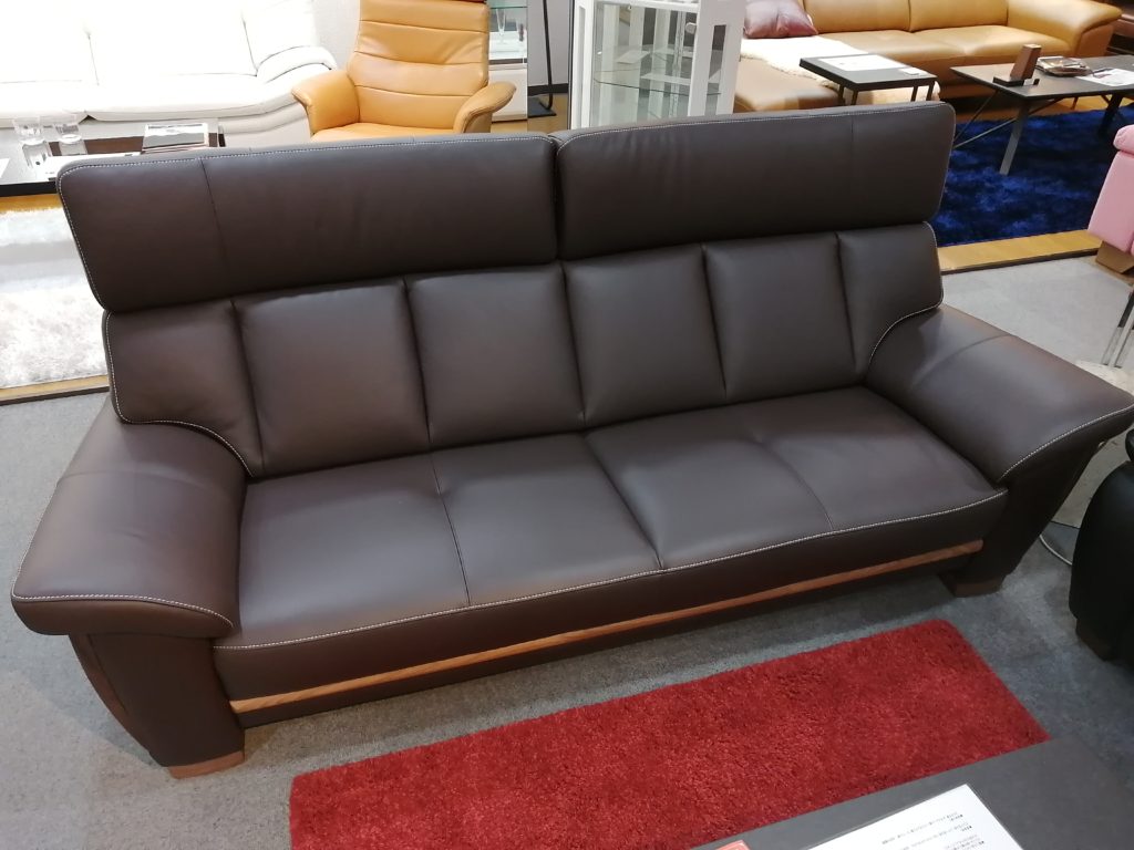 カリモク 本革張りソファ 京都で家具を探すなら展示品数豊富な家具の川上