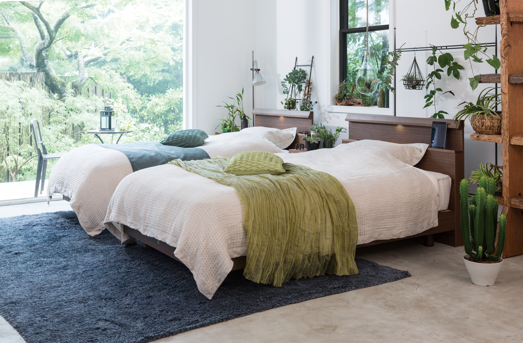 シモンズベッドなら、目覚めが変わる。毎日が変わる。