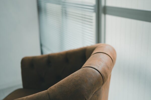 大人のリビングに合うパーソナルチェアの選び方